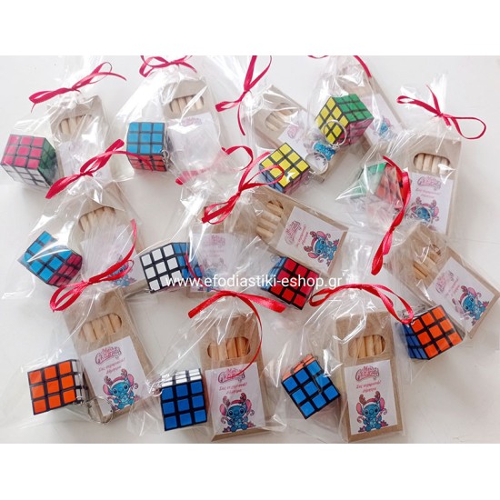 Δωράκι μπρελοκ κυβος ρουμπικ + μινι ξυλομπογιές με αυτοκόλλητο στο θέμα επιλογής σας